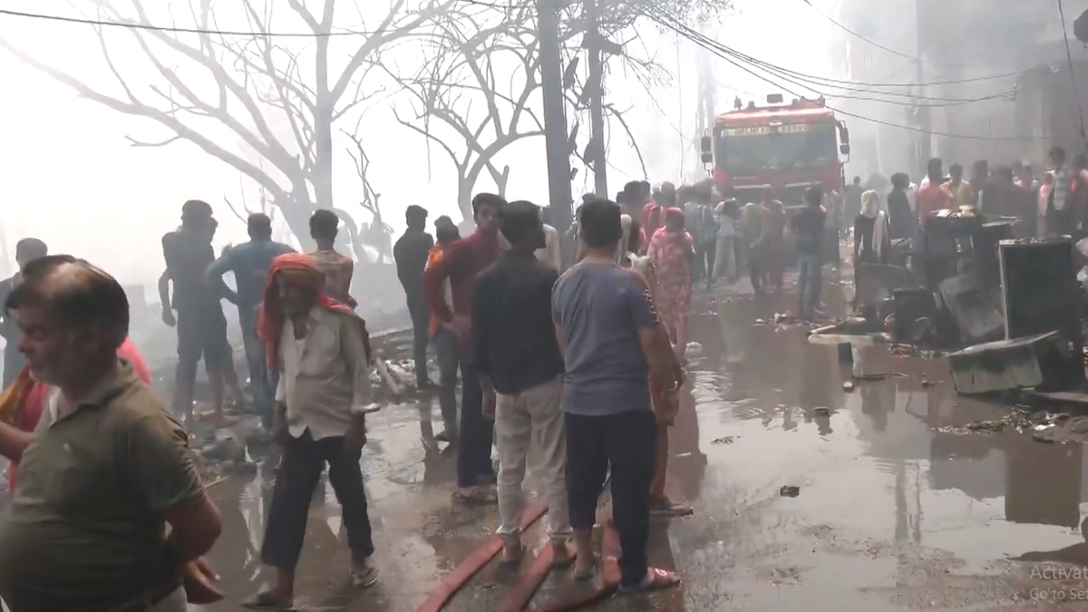 Delhi: দিল্লির রোহিণী এলাকায় বিশাল আগুন গ্রাস করল বস্তি, অগ্নিদগ্ধ হয়ে দুই শিশুর মর্মান্তিক মৃত্যু