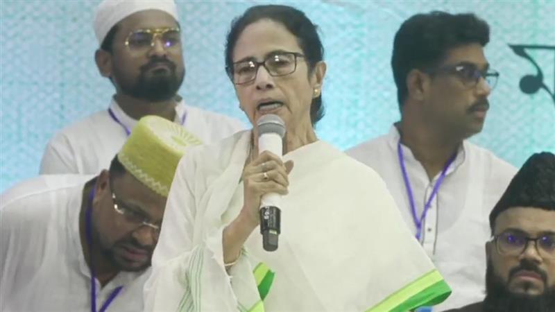 CM Mamata Banerjee: আপনাকে তো কেউ প্রধানমন্ত্রীও বানাবে না... মোদীজিকে বলব একটু ওনাকে কন্ট্রোল করুন, মমতা বন্দ্যোপাধ্যায়ের নিশানায় কে?