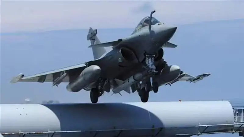 Rafale Marine Jets: ভারত ৬৩০০০ কোটি টাকায় ২৬টি যুদ্ধবিমান কিনছে