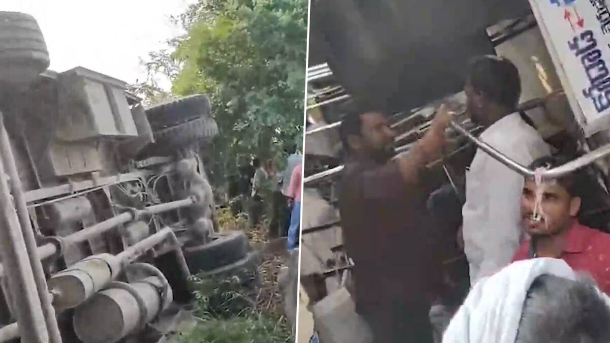 Bus Accident in Telangana: বাইক দুর্ঘটনা এড়াতে গিয়ে যাত্রী নিয়ে উল্টে গেল সরকারি বাস, দেখুন ভিডিয়ো