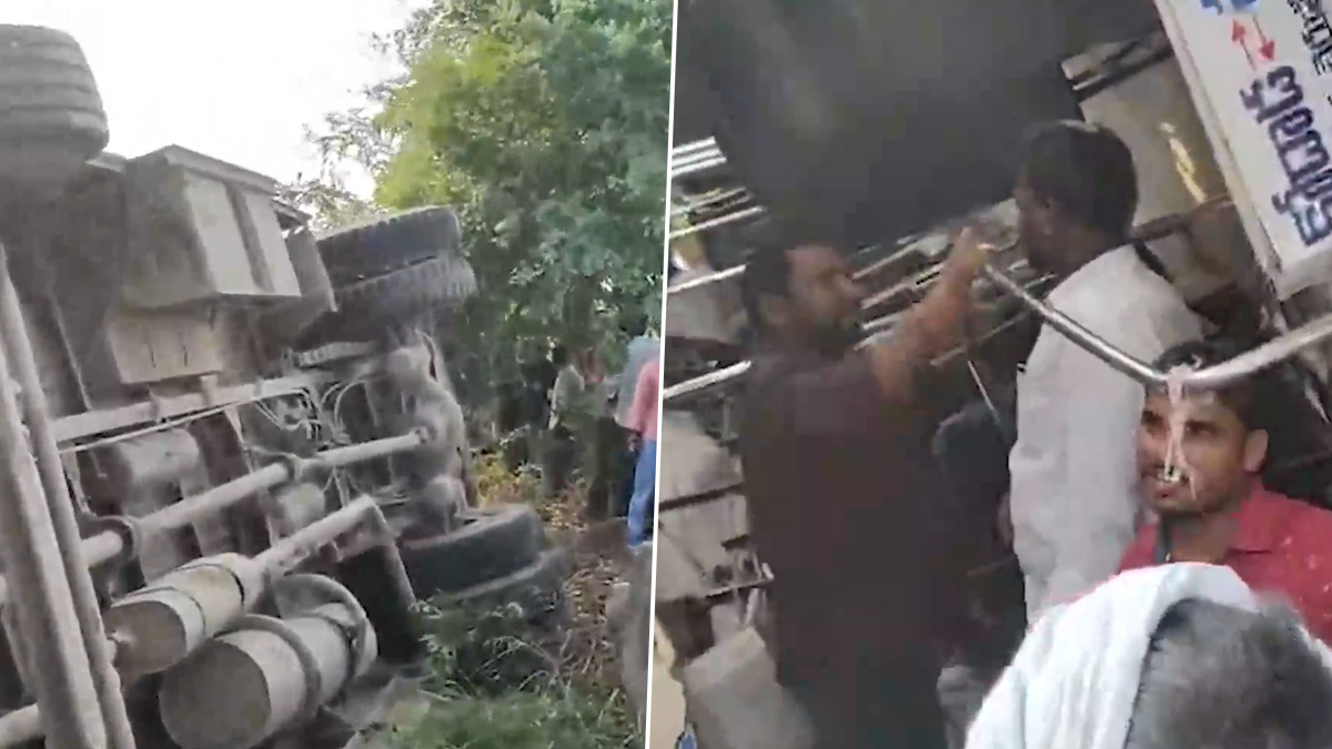 Bus Accident in Telangana: বাইক দুর্ঘটনা এড়াতে গিয়ে যাত্রী নিয়ে উল্টে গেল সরকারি বাস, দেখুন ভিডিয়ো