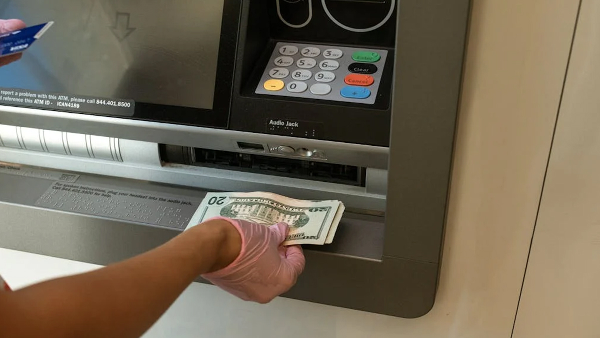 ATM Withdrawal Charges Increase: ১ মে থেকে বাড়ছে ATM ফি, রিজার্ভ ব্যাঙ্কের নির্দেশে অতিরিক্ত লেনদেনে গ্রাহকদের গুনতে হবে বেশি টাকা