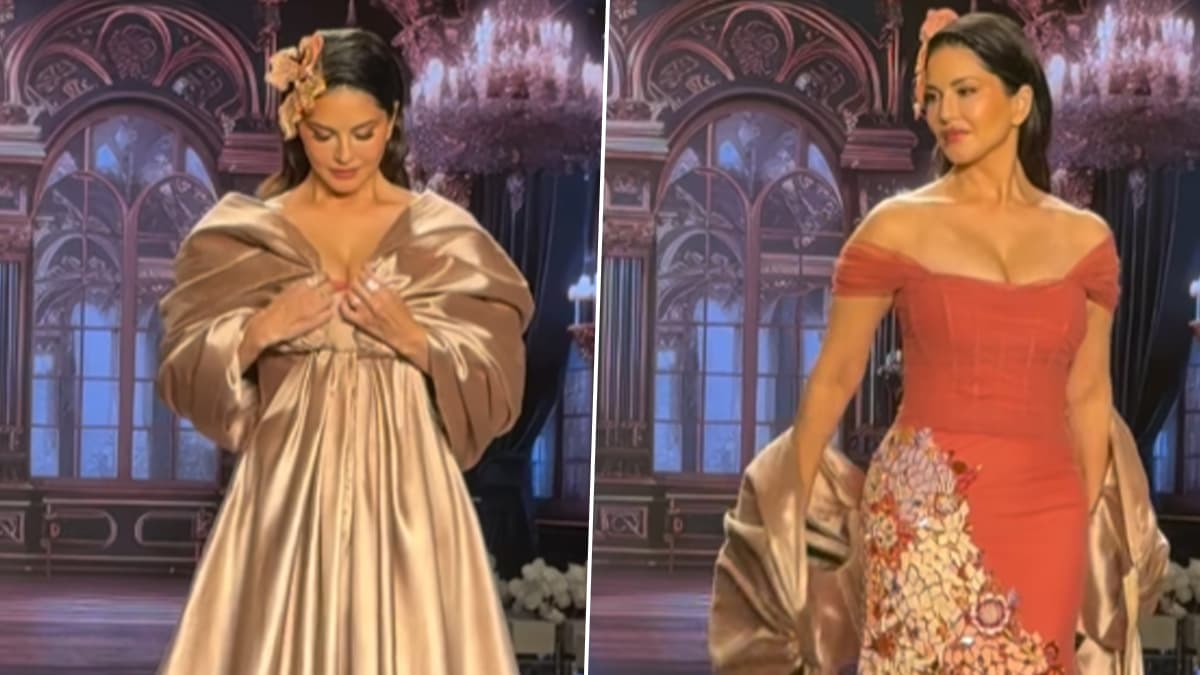 Sunny Leone Removing Clothes on Stage: ফ্যাশন শোয়ের মঞ্চে আচমকা টান মেরে পোশাক খুলে ফেললেন সানি, হতবাক দর্শক, দেখুন ভিডিয়ো