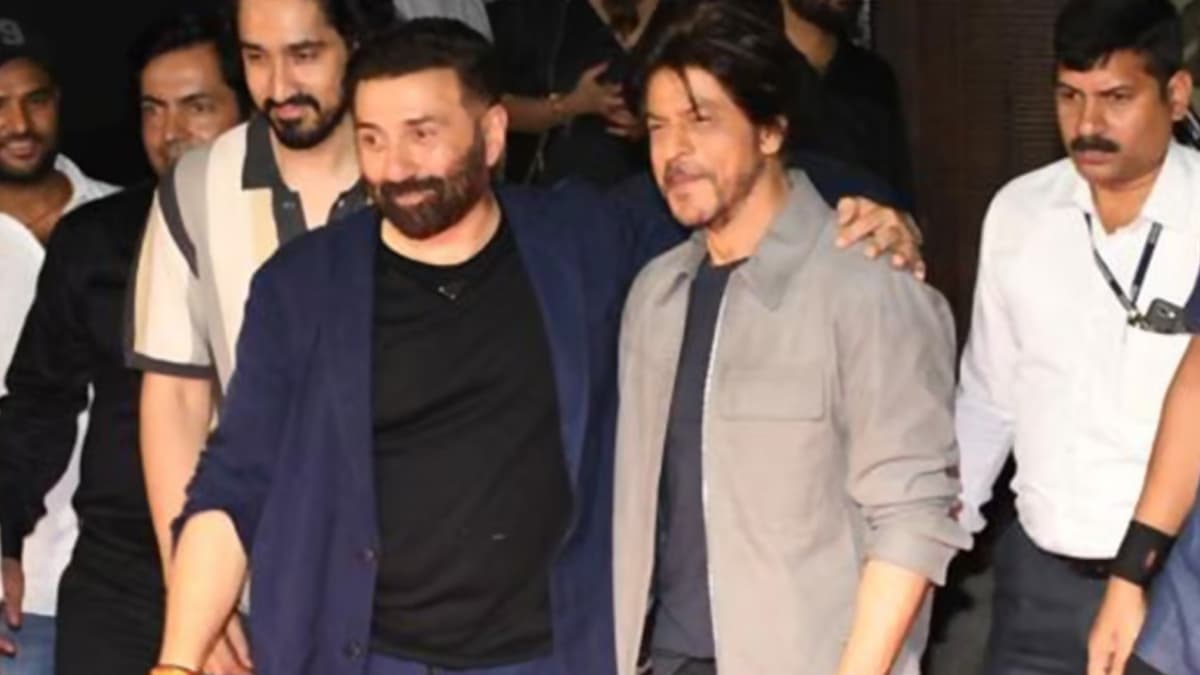 Sunny Deol Wants to Work with SRK: পেরিয়েছে ৩০ বছর, 'ডর'এর পর মনোমালিন্য ভুলে আবারও শাহরুখের সঙ্গে ছবি করছেন সানি দেওল?