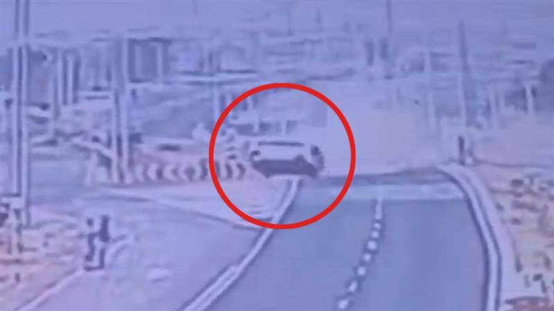 Karnataka Highway Crash: হাইওয়েতে ১৫ বার উল্টে গেল গাড়ি, বাতাসে উড়ল দেহ! দেখুন হাড়হিম করা সিসিটিভি ফুটেজ