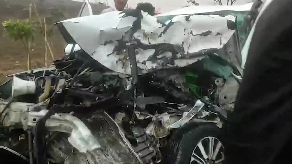 Telangana: কোদাঙ্গাল মণ্ডলে বোলেরো গাড়ির সঙ্গে চারচাকার মুখোমুখি সংঘর্ষ, মৃত্যু একই পরিবারের তিন সদস্যের