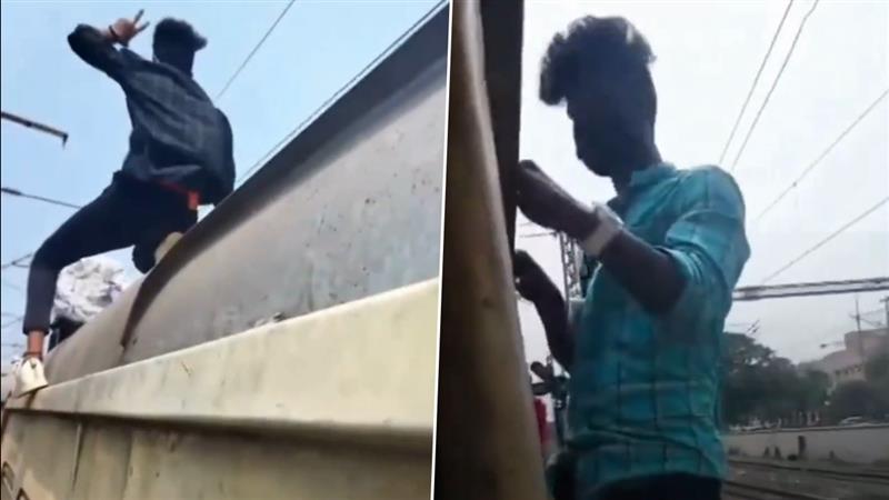 Dangerous Stunt Video: চলন্ত ট্রেনের ছাদে উঠে শিক্ষার্থীদের বিপজ্জনক স্টান্ট, দেখুন ভাইরাল ভিডিও