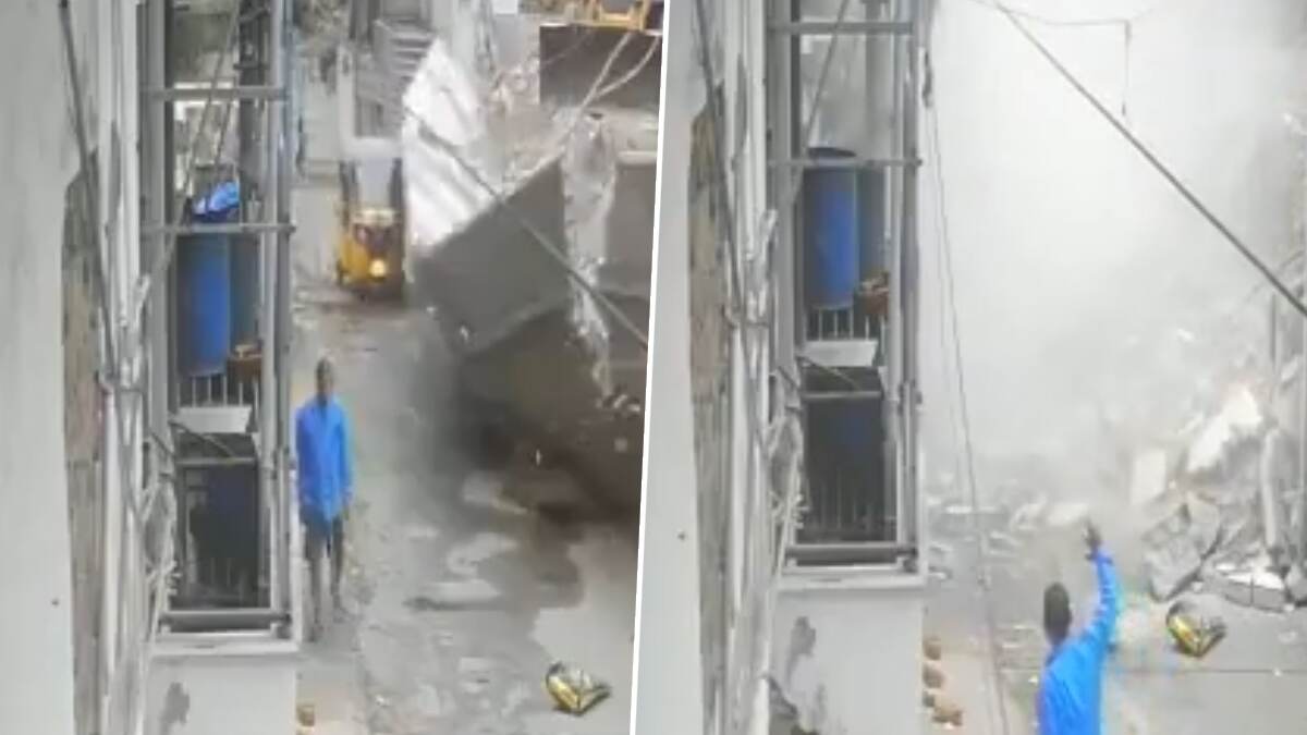 Hyderabad Wall Collapse: বালির বাঁধের মত হুড়মুড়িয়ে ধসল মস্ত পাঁচিল, পড়ল যাত্রী বোঝাই অটোর উপর