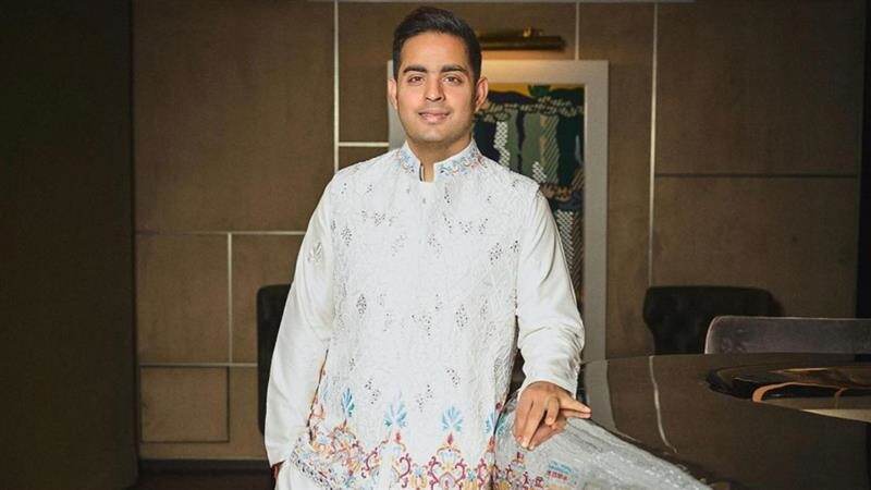 Akash Ambani Visited Tirumala Temple Video: তিরুমালায় ভেঙ্কটেশ্বরের পুজো আকাশ আম্বানির, মন্দির থেকে বেরিয়ে গোশালায় সেবা রিলায়েন্স ইন্ডাস্ট্রির ডিরেক্টরের, দেখুন