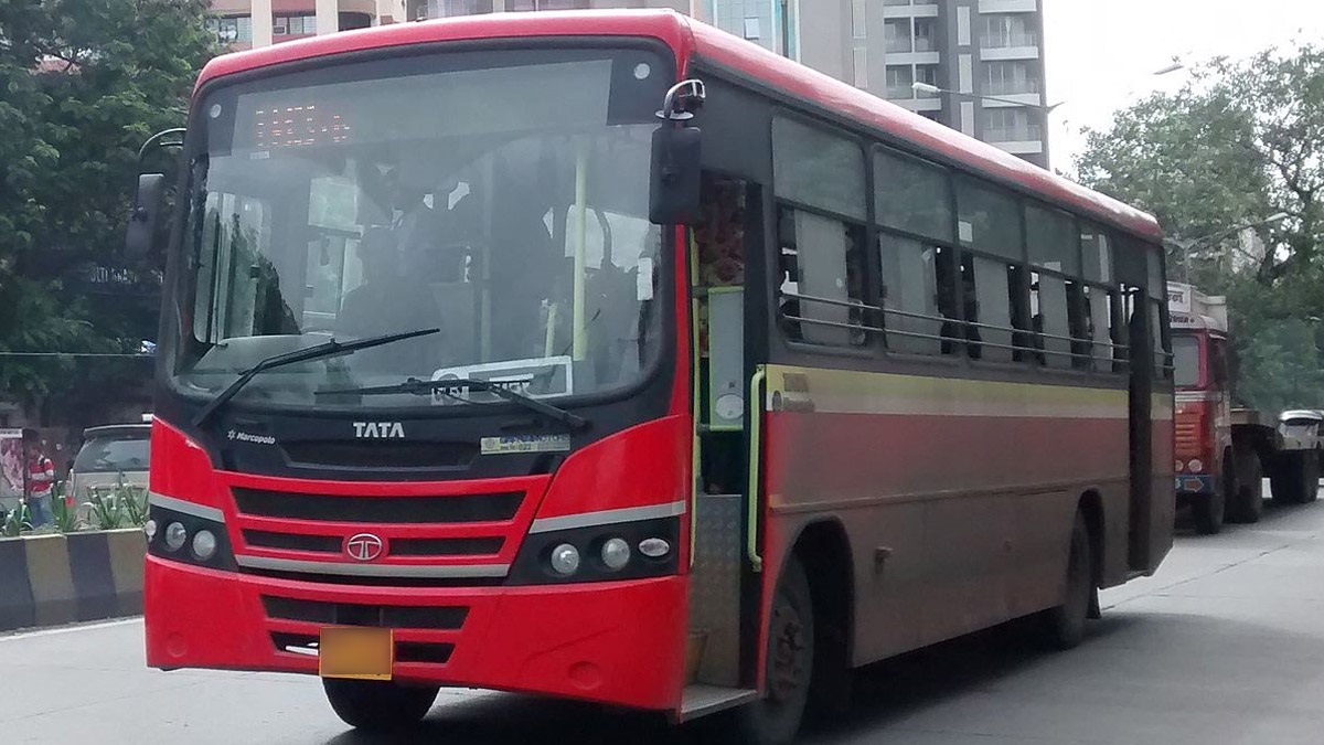 Sex On Bus: চলন্ত বাসে উদ্দাম যৌনতা, পথচারীরা বাইরে থেকে দেখলেন যুগলের সেক্স, সোশ্যাল ভিডিয়ায় ভাইরাল হল ভিডিয়ো