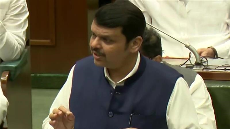 Marathi Is Compulsory In Maharashtra: মহারাষ্ট্রে মারাঠি 'মাস্ট', থাকতে হলে শিখতেই হবে; ভাষা বিতর্ক চাগাড় দিতেই স্পষ্ট জানালেন ফড়ণবীশ