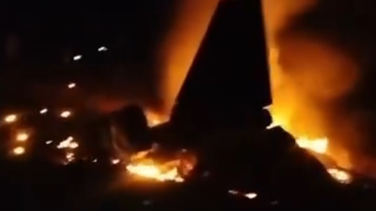 Jaguar Fighter Jet Crashes Video: মাঝ রাতে ভেঙে পড়ল জাগুয়ার ফাইটার জেট, গনগনে আগুনের গ্রাসে ঝলসে গেলেন চালক, মর্মান্তিক ভিডিয়ো