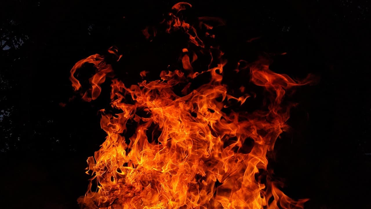 Kolkata Falpatti Machhua Bazar Fire: মেছুয়া বাজারের হোটেলে ভয়াবহ অগ্নিকাণ্ড, হত ১