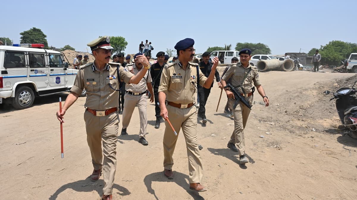 Illegal Bangladeshi Citizens Detained: বাড়িঘর ভেঙে গুঁড়িয়ে, কয়েক হাজার অবৈধ বাংলাদেশি পাকড়াও, জেরা জমিয়ে মাদকের ব্যবসা, আল কায়দা যোগ বললেন মন্ত্রী