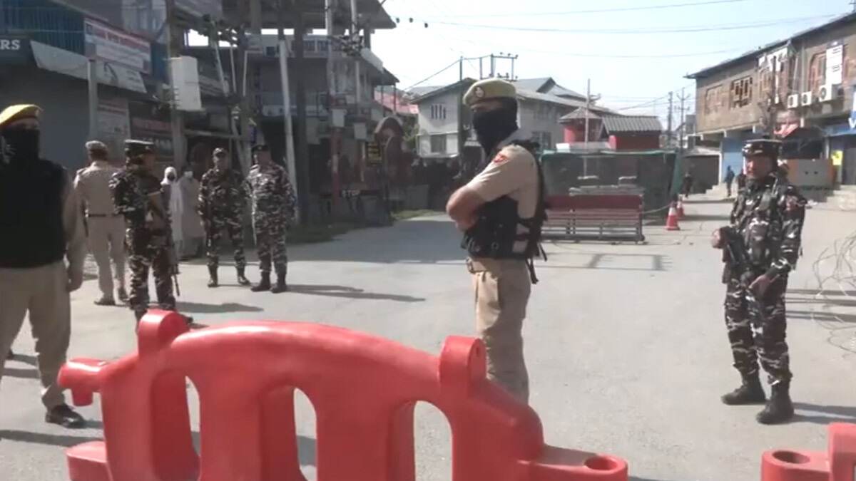 Jammu: ব্ল্যাকআউটের আতঙ্ক ভুলে ব্ল্যাকবোর্ডে ফিরছে ভূ-স্বর্গ, সোমবার থেকে খুলছে স্কুল