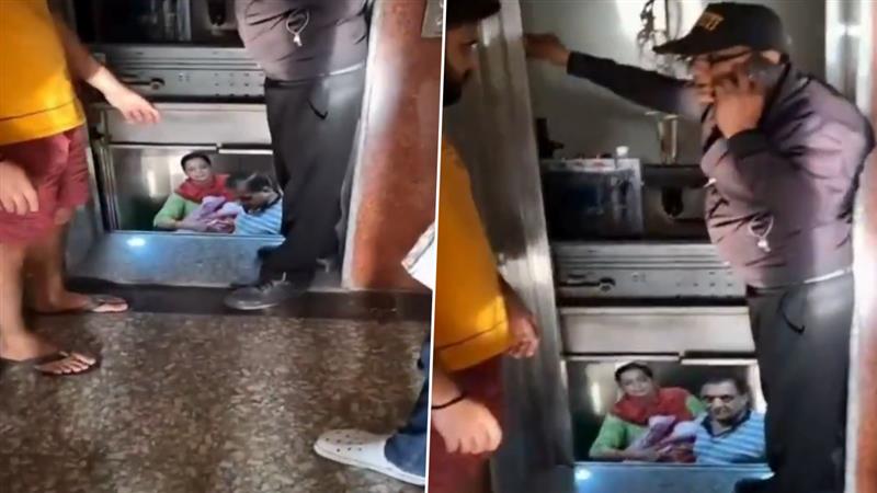 Meerut Lift Viral Video: লিফটের মধ্যে সদ্যজাতকে নিয়ে আটকে পড়লেন দম্পতি, পুলিশ এসে বাঁচাল প্রাণ, ভাইরাল ভিডিয়ো