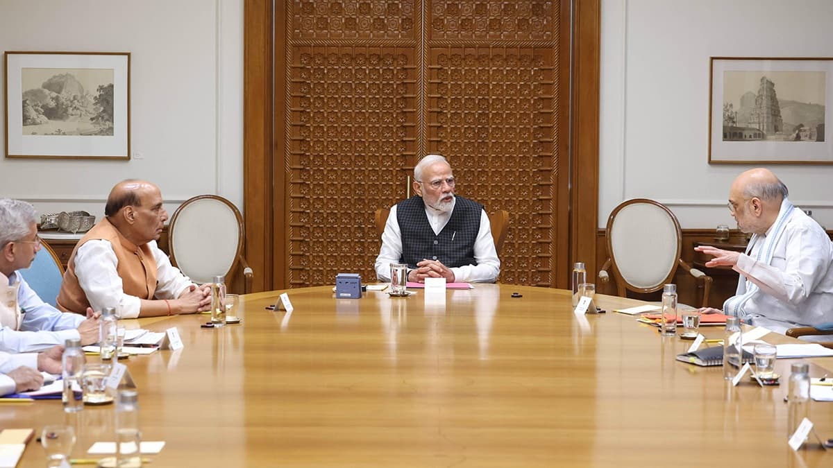PM Narendra Modi Chairs CCS Meeting: প্রধানমন্ত্রীর সঙ্গে উচ্চ পর্যায়ের বৈঠকে কারা হাজির দেখুন, হামলাকারীদের চরম হুঁশিয়ারি রাজনাথের