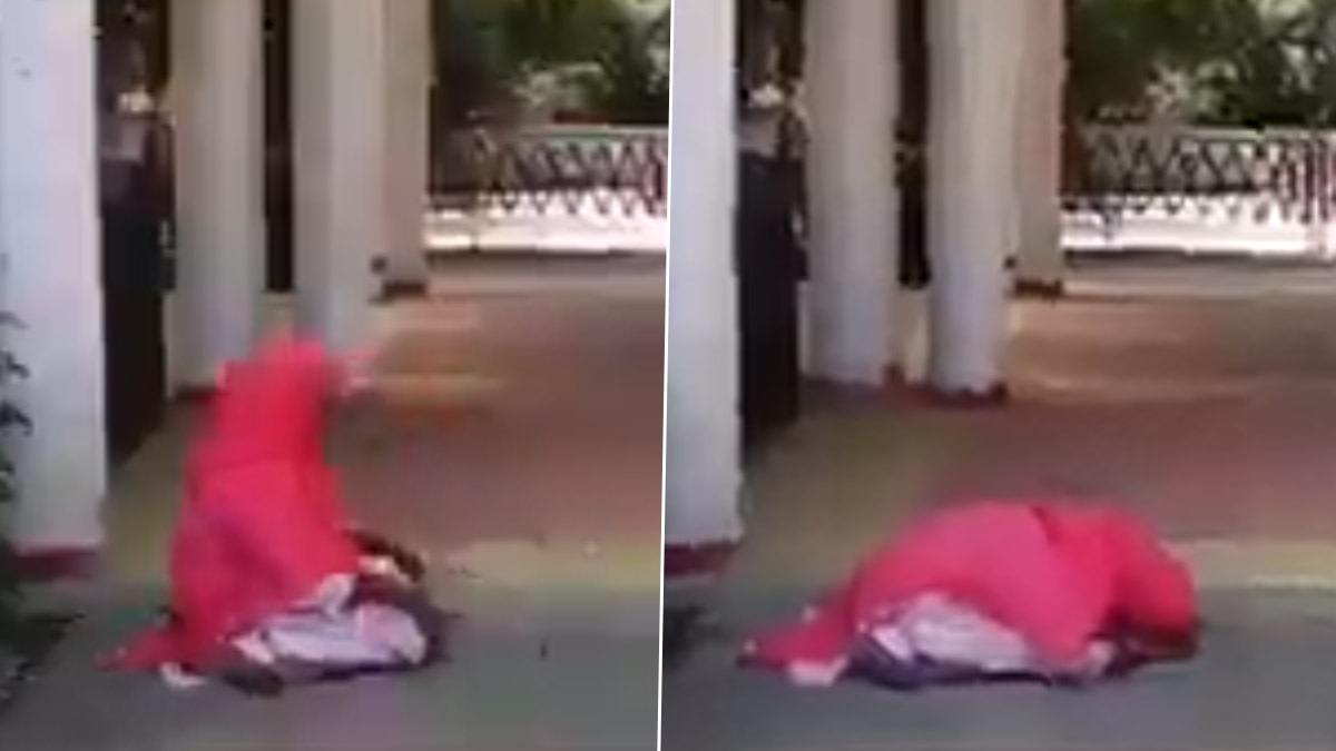Woman Booked For Offering Namaz Outside Office Video: জেলাশাসকের অফিসের বাইরে নামাজ় পড়ায় আটক মহিলা, ঘটনা ছড়াতেই ভাইরাল হল ভিডিয়ো
