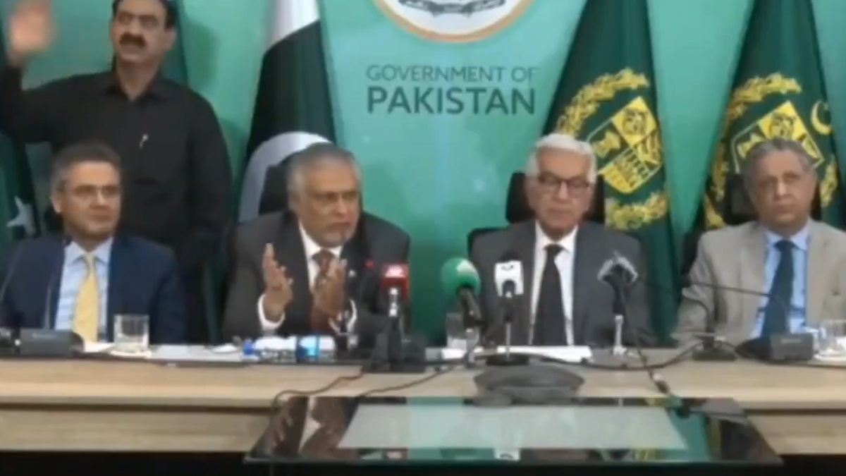 Pakistan Minister Calls Terrorists are 'Freedom Fighters': পহেলগামের 'পিশাচ' জঙ্গিদের 'স্বাধীনতা সংগ্রামী' বলে বাহবা দিলেন পাকিস্তানের মন্ত্রী ইশাক দার,  দেখুন ভিডিয়ো