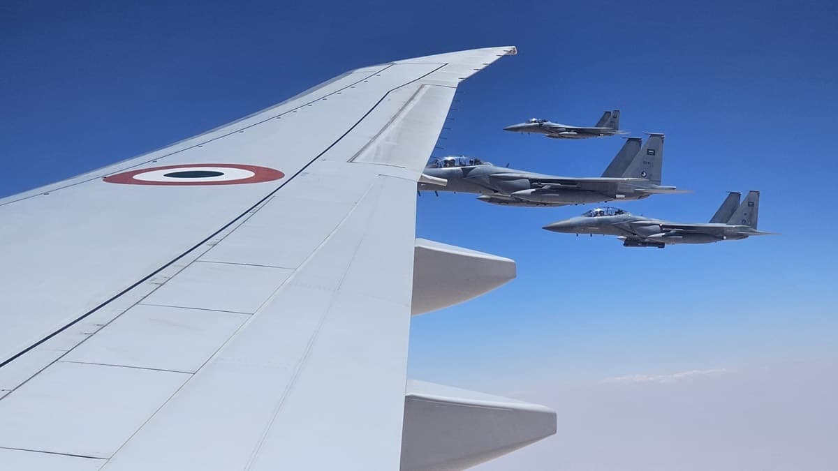 PM Modi's Aircraft Was Escorted By Royal Saudi Air Force: ভারতের প্রধানমন্ত্রীর সম্মানে আকাশে চক্কর, সৌদির আকাশসীমায় পৌঁছতেই মোদীর বিমানের চারপাশে ঘুরল রয়্যাল সৌদি এয়ারফোর্সের বিমান