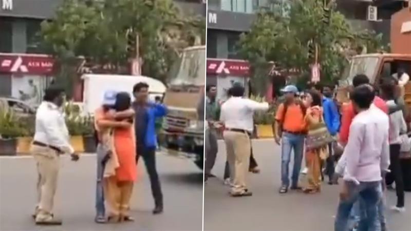 Pune Couple Viral Video: মাঝরাস্তায় একে অপরকে জাপটে ধরে আলিঙ্গন, স্তব্ধ রাস্তা, যুগলের কীর্তিতে 'রেগে লাল' ট্রাফিক পুলিশ