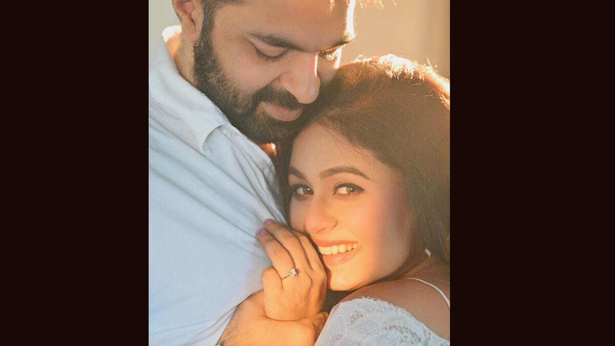 Ritabhari Chakraborty Got Engaged: টলিউডে আবার বিয়ের সানাই, আংটি বদল সেরে ফেললেই ঋতাভরী চক্রবর্তী