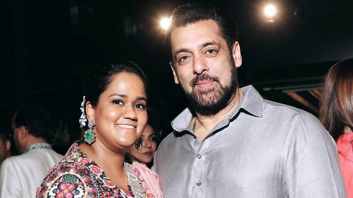 Arpita Khan Sharma Visits Varanasi: বারাণসীতে গিয়ে গঙ্গা আরতী, ছেলেকে নিয়ে পুজো সারলেন সলমনের বোন অর্পিতা খান শর্মা, দেখুন ভিডিয়ো