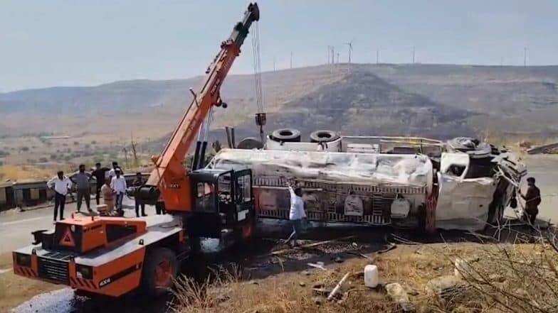 Maharashtra Road Accident: ব্রেক ফেল করে উল্টে গেল ট্যাঙ্কার, রাস্তা ভাসল ২০ হাজার লিটার পেট্রোলে, দেখুন ভিডিয়ো