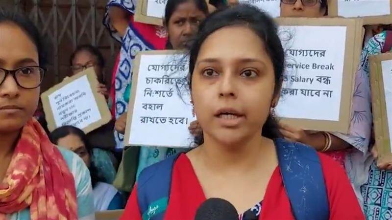 SSC Recruitment Scam: কসবায় শিক্ষকদের মার পুলিশের; স্যার, ম্যাডামদের হাত, পা ফুলিয়ে দিল পুলিশের 'লাঠির বাড়ি', তমলুকেও ডিআই অফিসের সামনে চাকরিহারারা