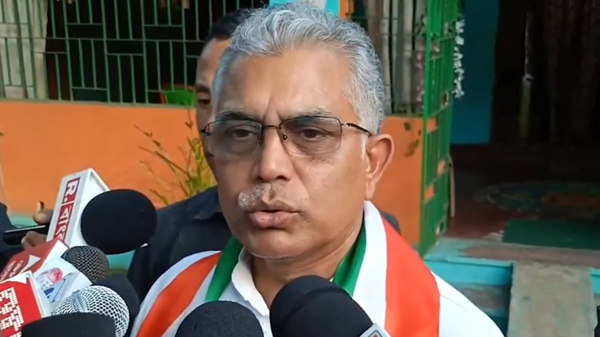 Dilip Ghosh: বাংলায় নতুন মন্দির তৈরি হচ্ছে, কিন্তু পুরোনো মন্দিরের নিরাপত্তা কই? মালদায় সাম্প্রদায়িক অশান্তি নিয়ে মন্তব্য দিলীপ ঘোষের