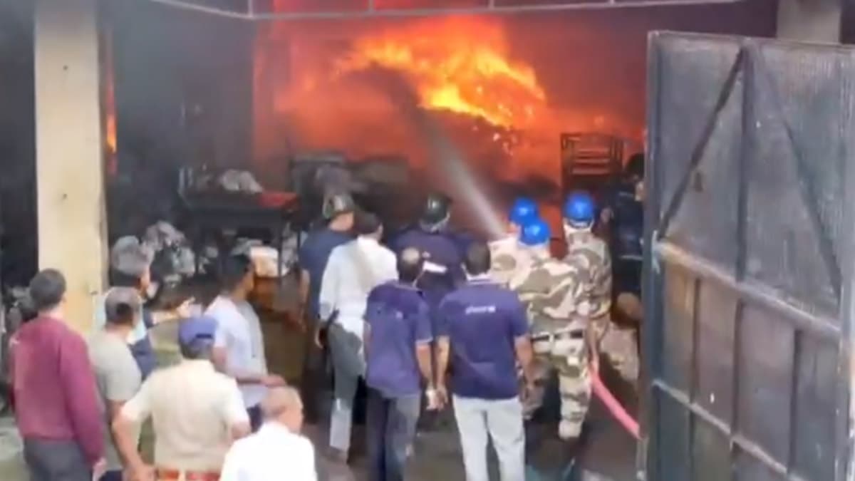 Solapur Factory Fire: ভোররাতে সোলাপুরে কারখানায় বিধ্বংসী আগুন, দেড় বছরের শিশু-সহ ৮ জনের মৃত্যু
