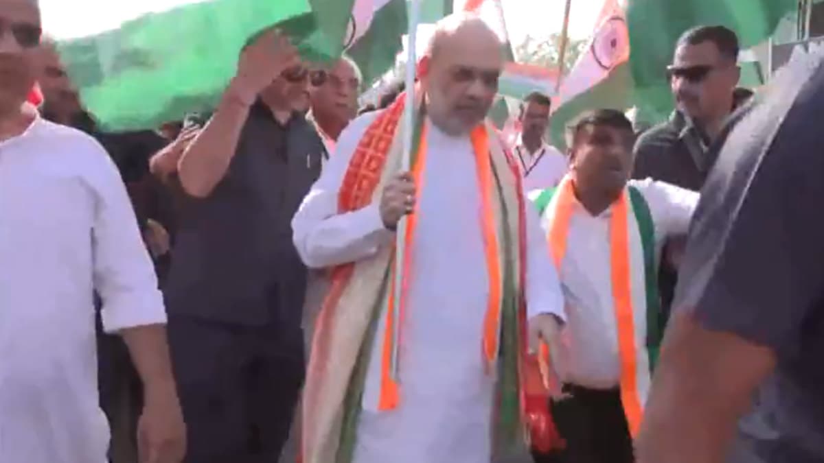 Amit Shah: আমেদাবাদে বিজেপি নেতা কর্মীদের সঙ্গে তেরঙ্গা যাত্রায় হাঁটলেন স্বরাষ্ট্রমন্ত্রী অমিত শাহ, দেখুন ভিডিয়ো