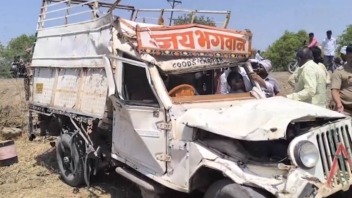 Beed Car Accident: টায়ার ফেটে উল্টে গেল পিকআপ ভ্যান, মহারাষ্ট্রে পথ দুর্ঘটনায় মৃত্যু ৪ মহিলা শ্রমিকের, আহত অসংখ্য