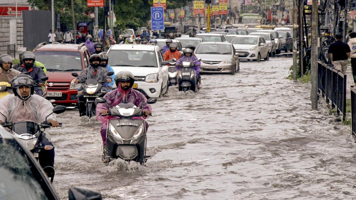 Monsoon: বর্ষার সূচনালগ্নেই ভারী বৃষ্টি, প্লাবিত বহু রাজ্য, অসমে বন্যা পরিস্থিতি, সিকিমে ধস