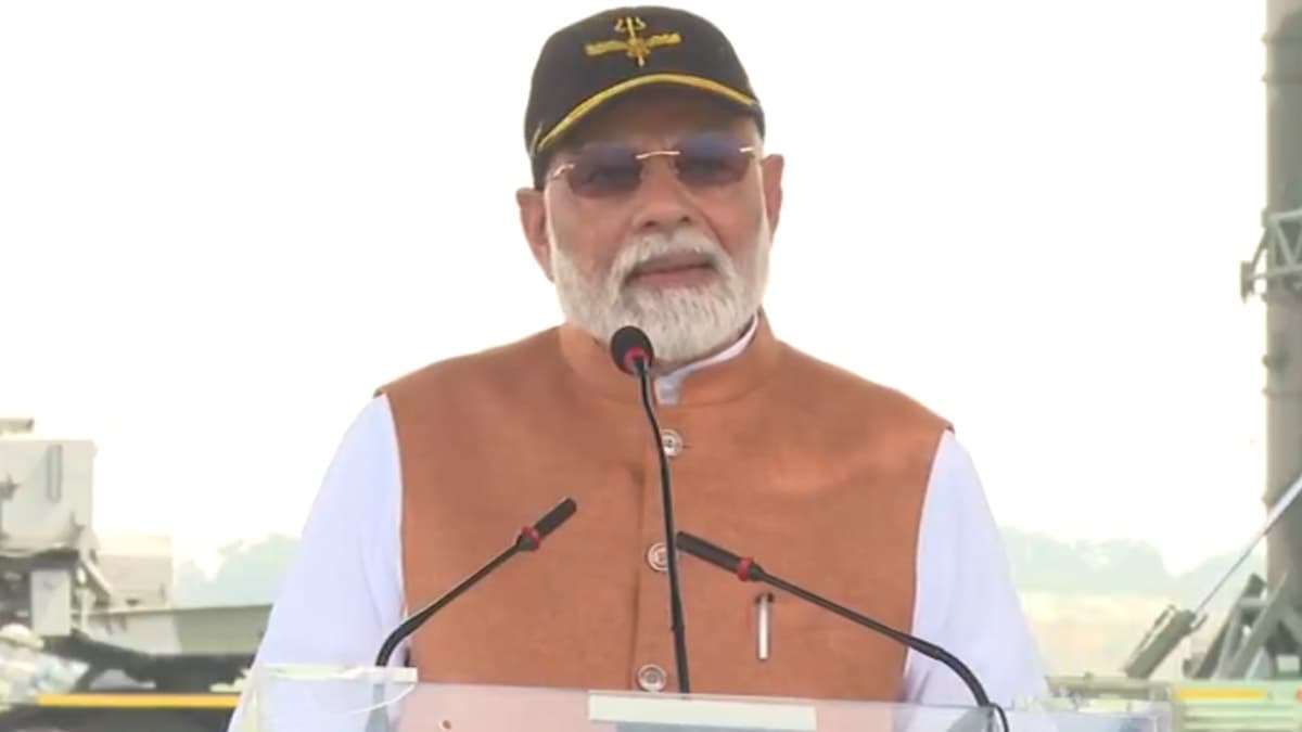 PM Modi at Adampur Air Base: ২০-২৫ মিনিটের অভিযানেই পাকিস্তানের ঘুম কেড়েছে ভারতের বায়ুসেনা, আদমপুর এয়ারবেসে দাঁড়িয়ে অপারেশন সিঁদুরের জয়গাথা মোদীর ভাষণে