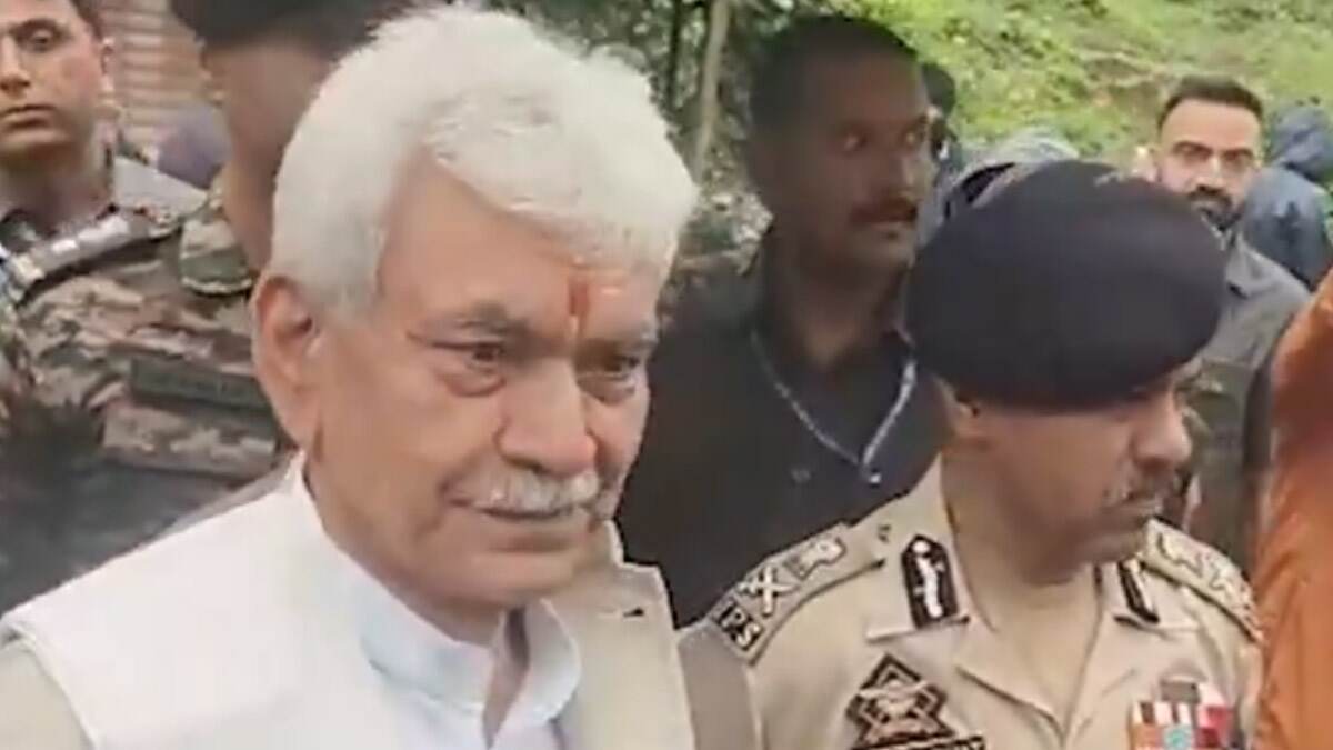 Lieutenant Governor Manoj Sinha: উরি সফরে লেফটেন্যান্ট গভর্নর মনোজ সিনহা, খতিয়ে দেখলেন সেখানকার পরিস্থিতি