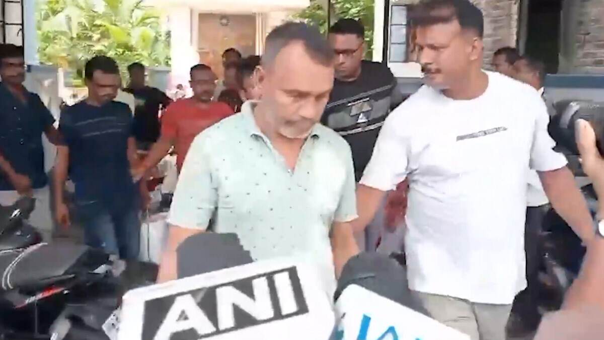 Barrackpore: বাড়ি খুলনায়, কিন্তু আতঙ্কে আর ফেরেননি, ব্যারাকপুর থেকে আটক তিন বাংলাদেশি নাগরিক