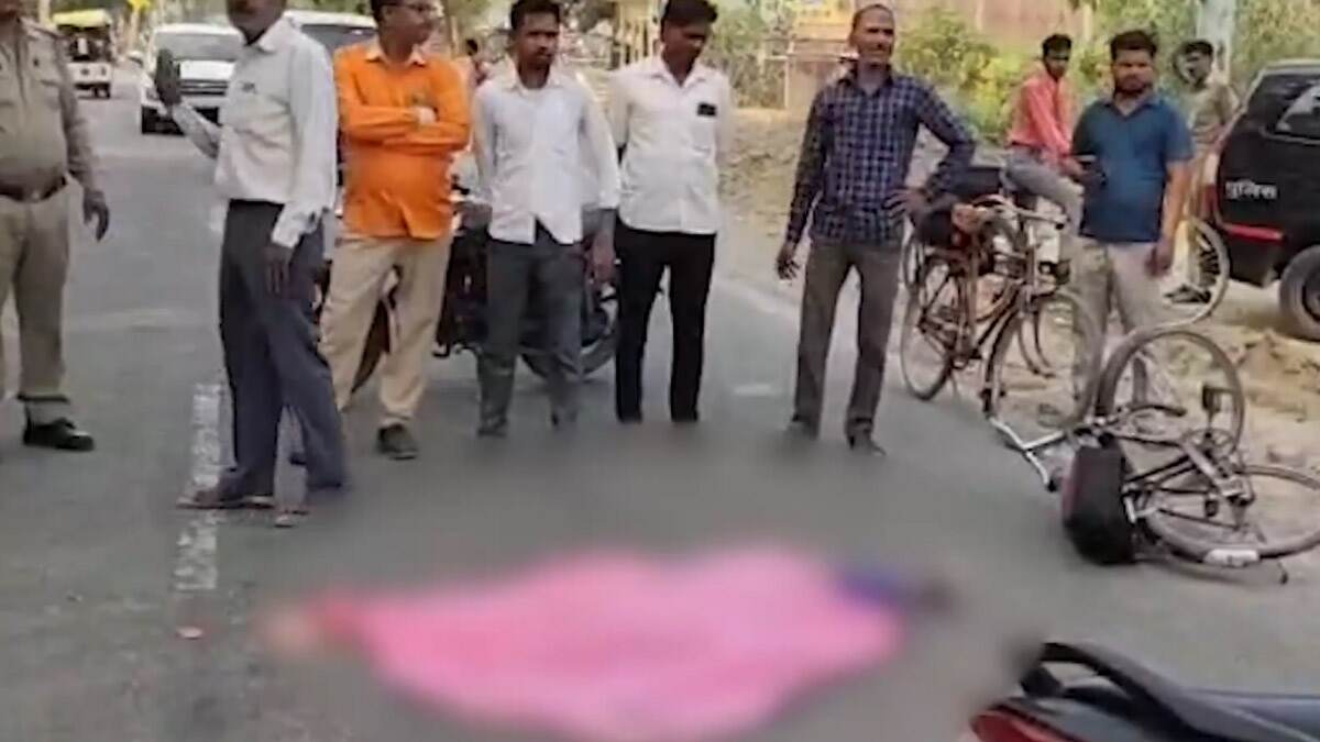 Sitapur Road Accident: বাসের ধাক্কায় মৃত্যু স্কুল পড়ুয়ার, স্থানীয় বাসিন্দাদের প্রতিবাদে অবরুদ্ধ লখনউ রোড, গ্রেফতার ঘাতক বাসের চালক