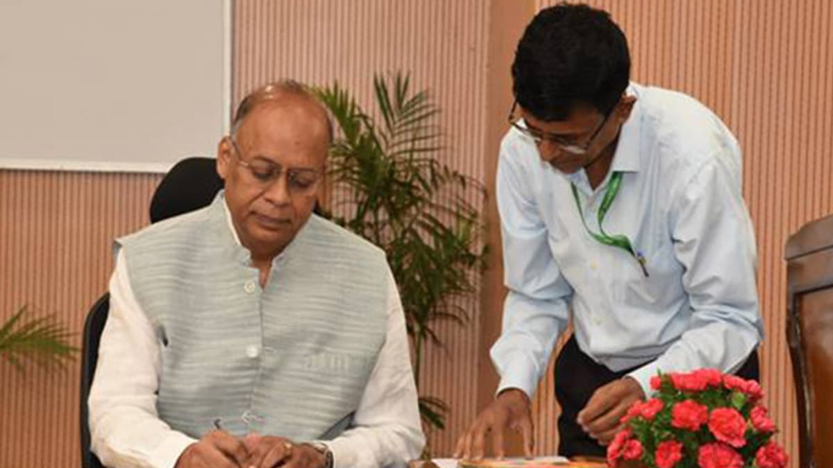 Ajay Kumar Takes Charge As The UPSC Chairman:  ইউপিএসসি-র চেয়ারম্যানের দায়িত্ব গ্রহণ করলেন প্রাক্তন প্রতিরক্ষা সচিব ডঃ অজয় কুমার