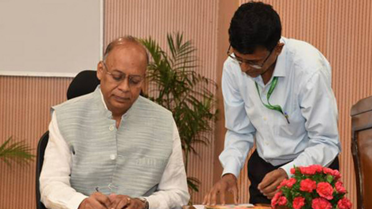 Ajay Kumar Takes Charge As The UPSC Chairman:  ইউপিএসসি-র চেয়ারম্যানের দায়িত্ব গ্রহণ করলেন প্রাক্তন প্রতিরক্ষা সচিব ডঃ অজয় কুমার