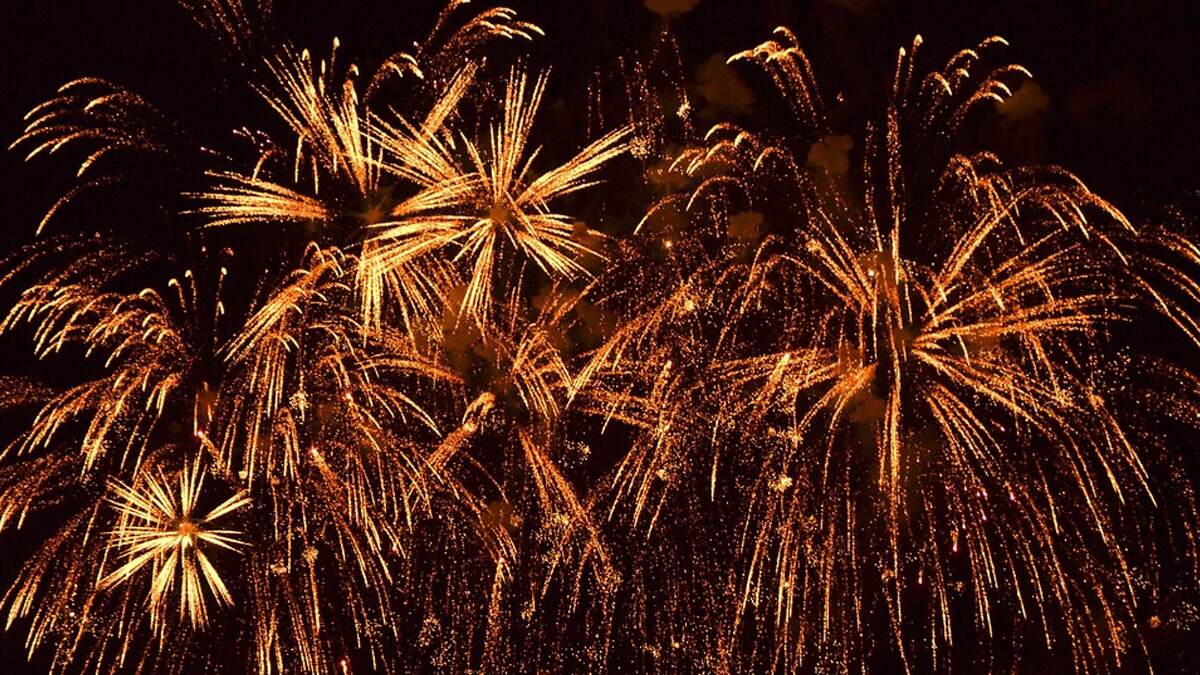 Gujarat Bans Firecrackers: যুদ্ধের আবহে গুজরাটে নিষিদ্ধ হল আতসবাজি, ড্রোনের ব্যবহার