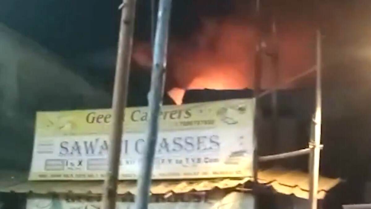 Mumbai Fire:  মুম্বইয়ে বহুতলে বিধ্বংসী অগ্নিকাণ্ড, ঘটনাস্থলে দমকলের ৫টি ইঞ্জিন, দেখুন ভিডিয়ো