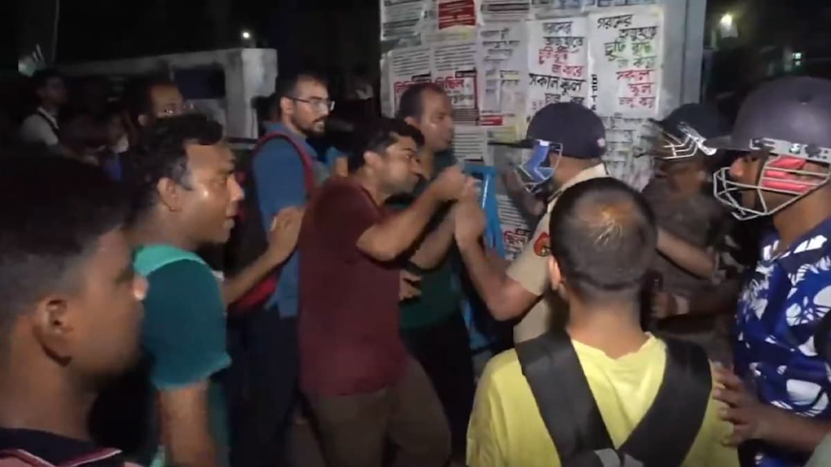 SSC Teachers Protest: বিকাশ ভবনের কর্মীদের আটকে রেখে বিক্ষোভ, চাকরিহারা শিক্ষকদের সঙ্গে খণ্ডযুদ্ধ পুলিশের