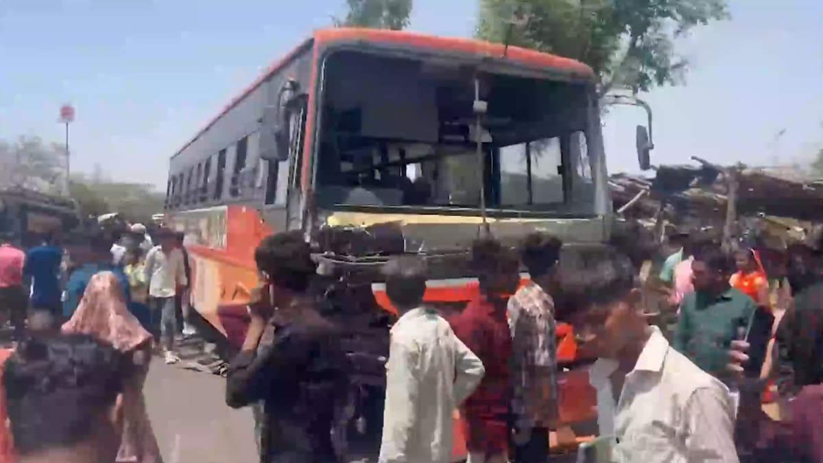 Gujarat: সবরকন্ঠে ভয়াবহ সড়ক দুর্ঘটনা, বাস-গাড়ি-বাইকের ধাক্কায় প্রাণ গেল ৫ জনের, গুরুতর আহত ২