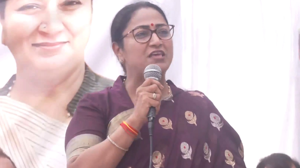 Rekha Gupta On Report Card: ১০০ দিনের রিপোর্ট কার্ড হাতে নিয়ে জনসমক্ষে রেখা গুপ্তা, দিল্লির উন্নয়নে জোর দিলেন মুখ্যমন্ত্রী