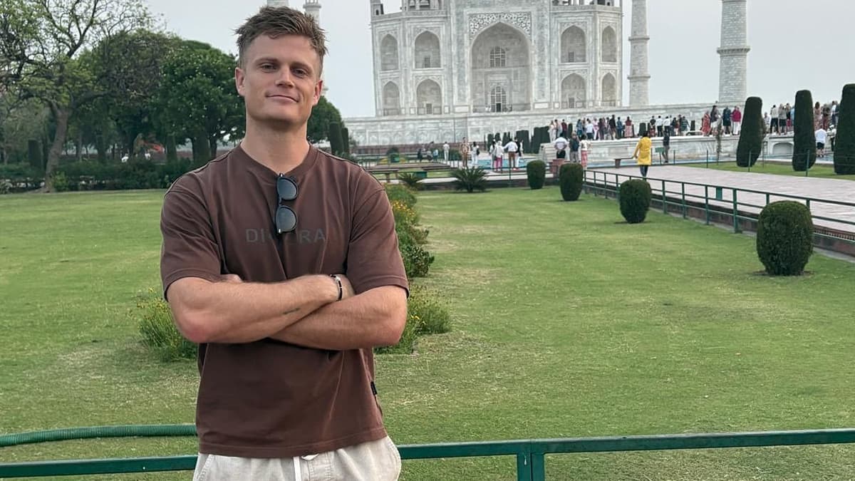 Ryan Rickelton at Taj Mahal: ভারত পাকিস্তানের উত্তেজনার মাঝেই সপরিবারে তাজমহল দেখতে হাজির এমআই তারকা রায়ান রিকেলটন