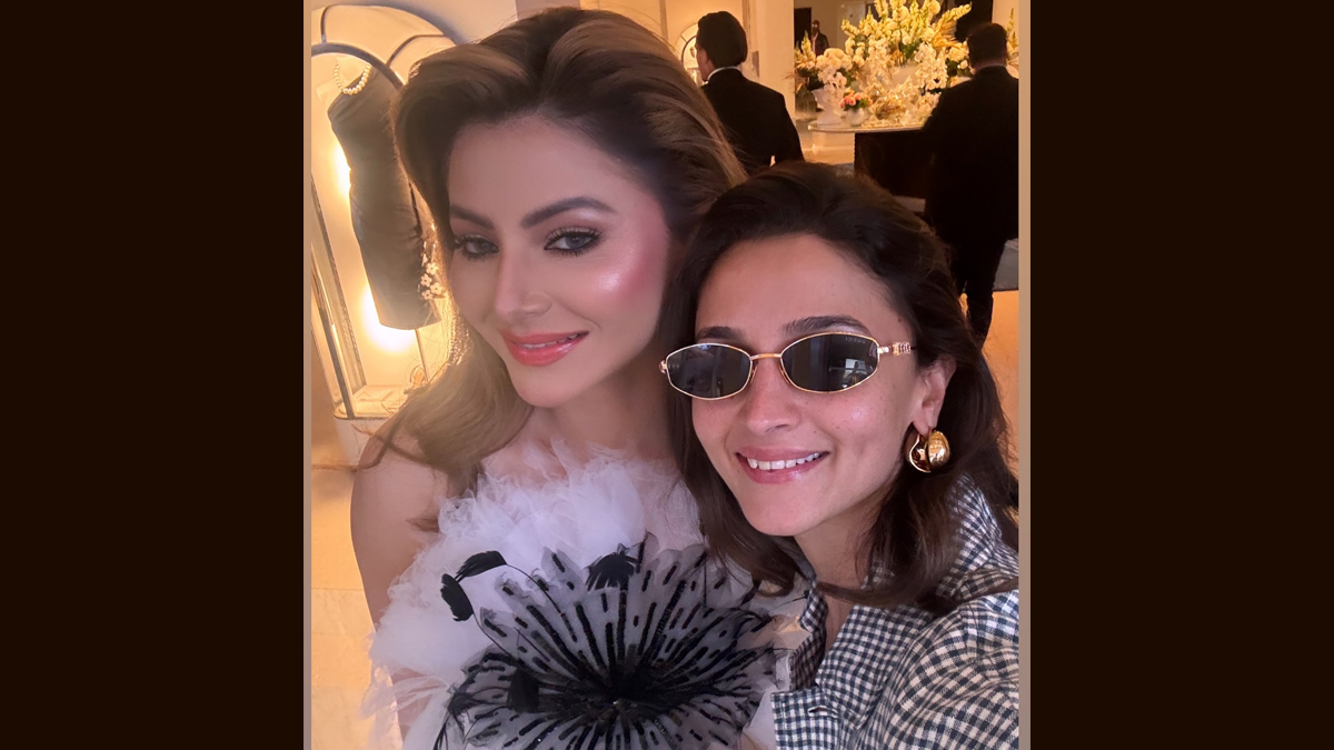 Alia Bhatt Poses With Urvashi Rautela: ঝাঁপ পড়ল কানের মঞ্চে, শেষ দিনের অনুষ্ঠানে আলিয়ার সঙ্গে সেলফি তুললেন উর্বশী, দেখুন