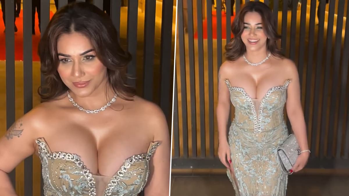 Kangna Sharma Hot Video: স্ট্র্যাপলেস বডিকন ড্রেসে উন্মুক্ত সুডৌল বক্ষ, কঙ্গনার সেক্সি লুকে বাড়ছে অনুরাগীদের উন্মাদনা, দেখুন ভিডিও