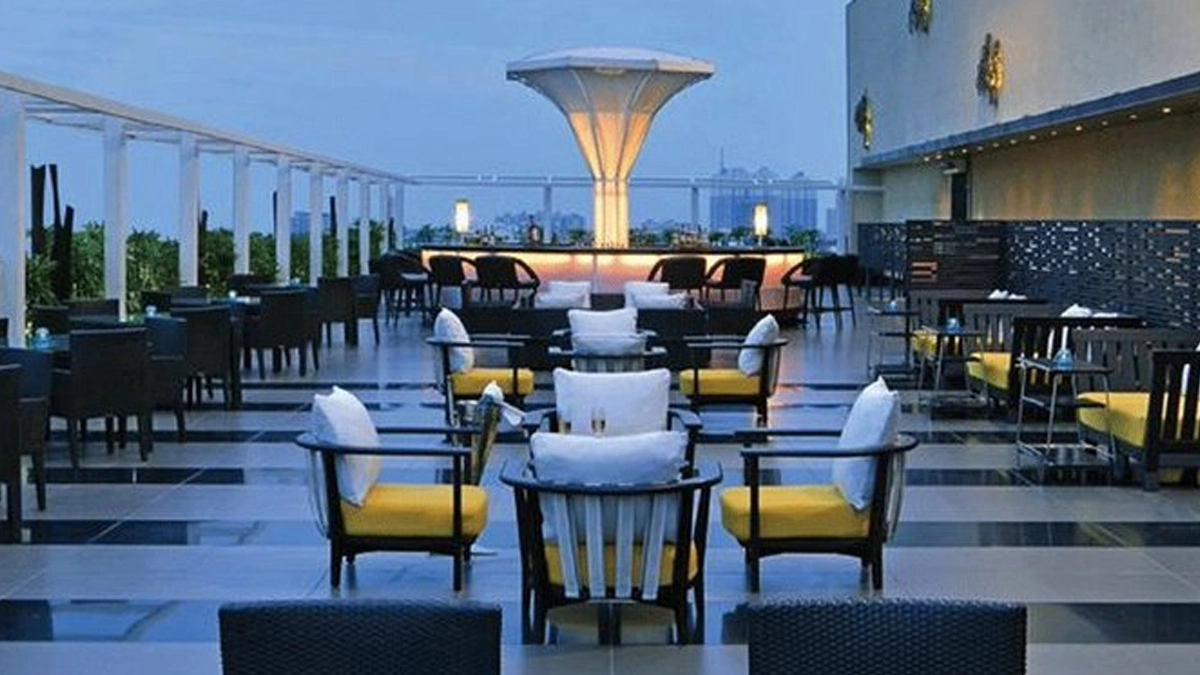 Kolkata: বন্ধ করতে হবে সমস্ত রুফ টপ রেস্তোরাঁ, বড়বাজারের ঘটনার পর নির্দেশ জারি করলেন মেয়র