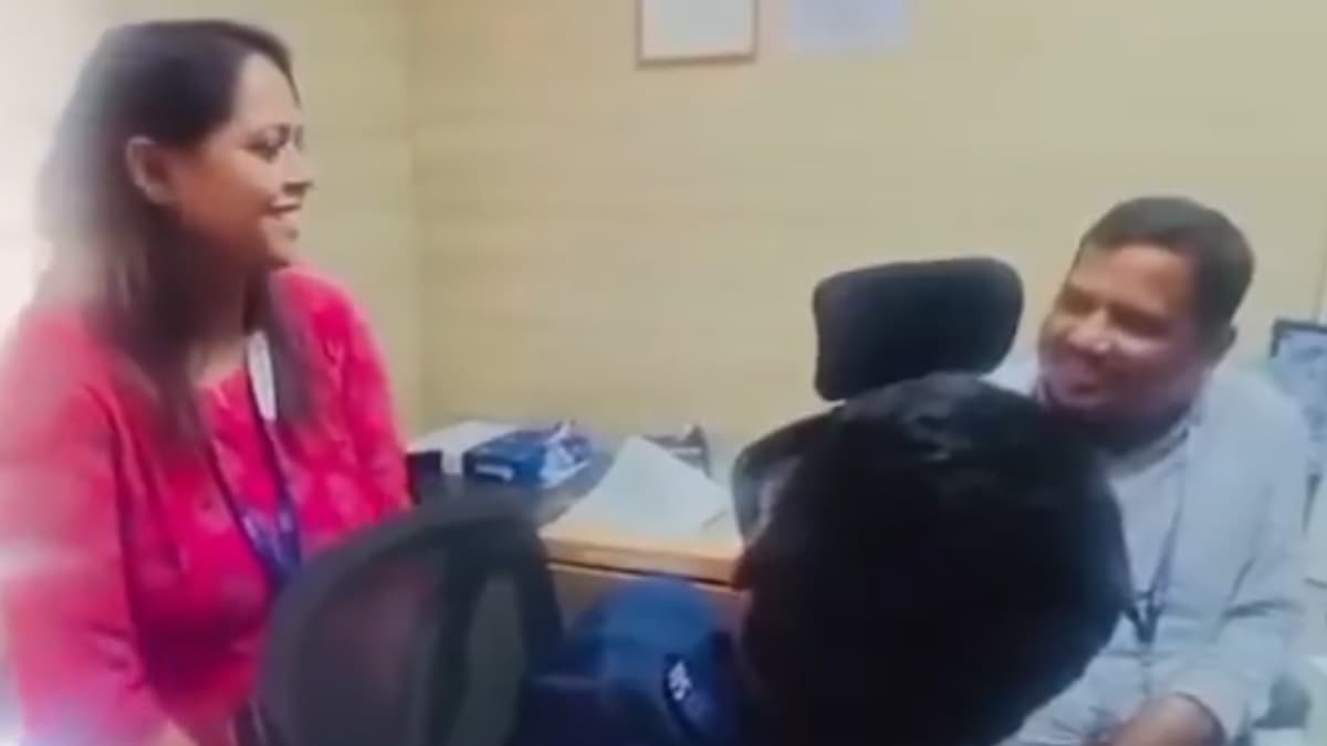 SBI Manager Refuses to Speak Kannada: ‘কন্নড় বলতে পারব না, এটা ভারত’, এসবিআই ম্যানেজারের বিরুদ্ধে প্রতিবাদের ঝড়, বদলি